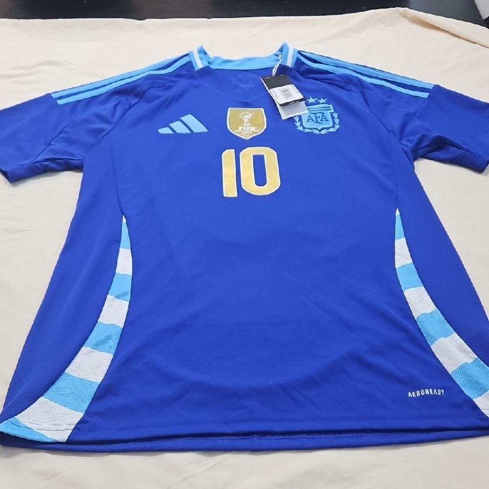 Adidas Argentina Blue and Gold Jersey FIFA WORLD CHAMPIONS 2022. MESSI NUMBER 10 - Picture 4 of 5